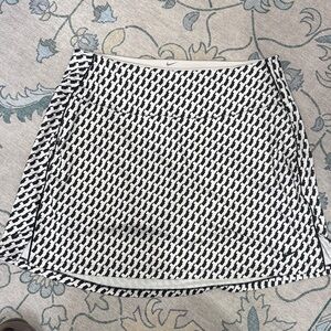 Nike Dri-Fit Black and White Patterned Athletic Skirt Built-In Shorts